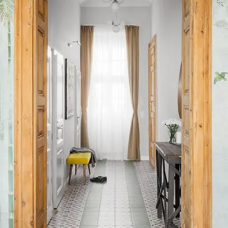 Urban Jungle For Real Treasure Seekers Apartament